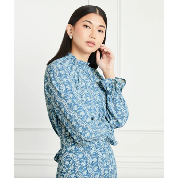 Hill House the Millie Top Blue Linear Floral Crepe/ Trailing Vine Blue S - Picture 3 of 7